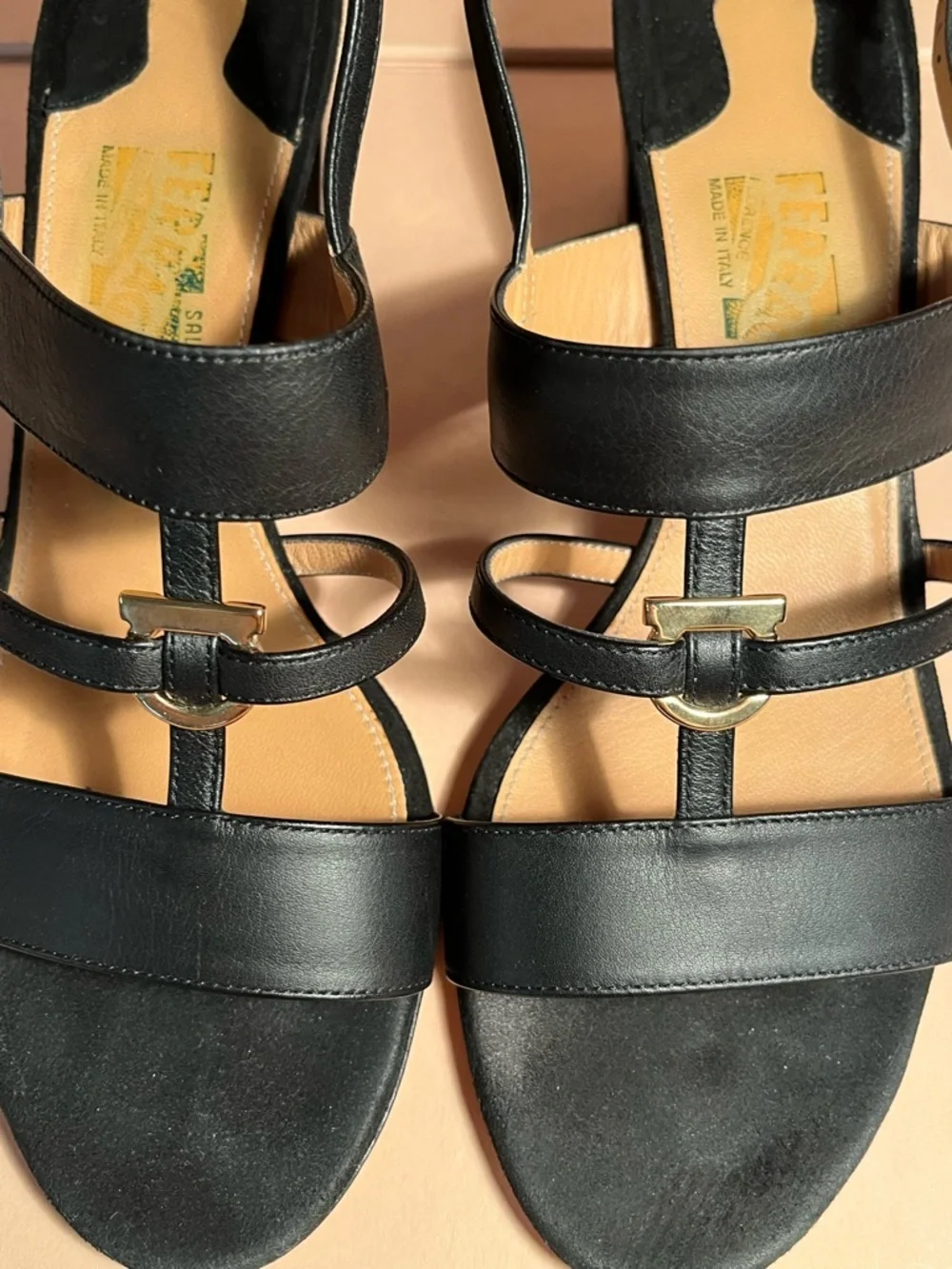 SALVATORE FERRAGAMO heels size 9